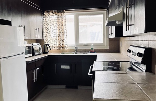 North Central Edmonton House | Private Rooms Close to NAIT Kingsway Mall/Downtown