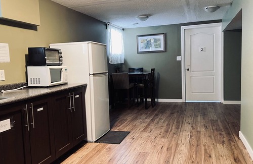 North Central Edmonton House | Private Rooms Close to NAIT Kingsway Mall/Downtown