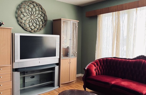 North Central Edmonton House | Private Rooms Close to NAIT Kingsway Mall/Downtown