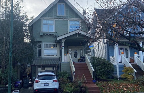 Kitsilano House | Private rooms in a heritage house on Kitsilano, Vancouver BC. 25-158782