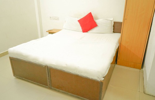 Lajpat Nagar Bed & Breakfast | private rooms in lajpath nagar
