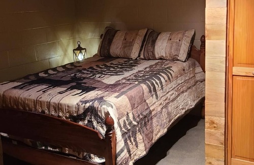 Stow Cabin | Private Rustic Venue with Cabins