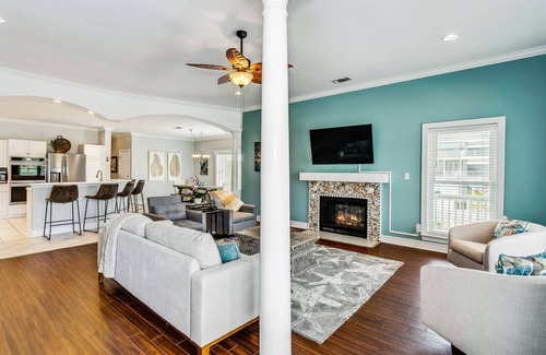 Ono Island House | Private Saltwater Heated Pool |Walk to Johnson Beach |Single Level |Screened Lanai |8 Bikes|Dogs Ok