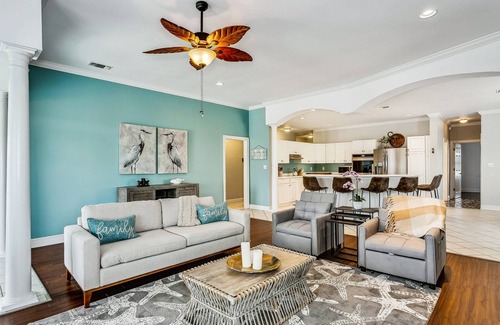 Ono Island House | Private Saltwater Heated Pool |Walk to Johnson Beach |Single Level |Screened Lanai |8 Bikes|Dogs Ok