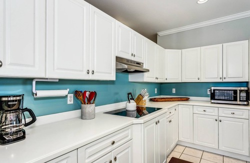 Ono Island House | Private Saltwater Heated Pool |Walk to Johnson Beach |Single Level |Screened Lanai |8 Bikes|Dogs Ok