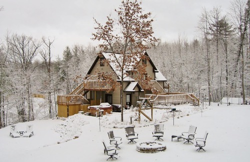 Hope Cottage | Private, Secluded, Family-Friendly Cottage with 2 mini-cabins and swimming pool.