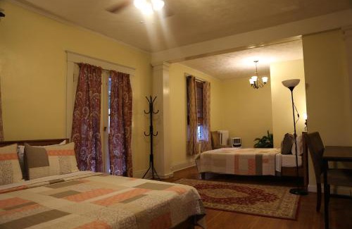 Clifton Apartment | Private Second Floor Apartment in Clifton close to Zoo, Hospitals and University