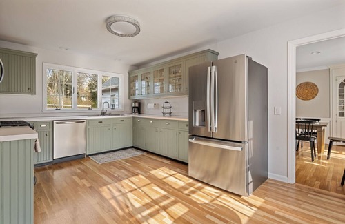South Kingstown House | Private setting w/hiking trails, sleeps 13, a/c, minutes to area beaches