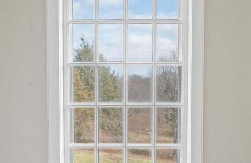 South Kingstown House | Private setting w/hiking trails, sleeps 13, a/c, minutes to area beaches