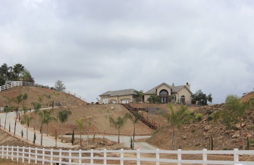 Murrieta House | PRIVATE SINGLE LEVEL HILL TOP ESTATE ON 5 ACRES- 20 MIN TO OLD TOWN TEMECULA