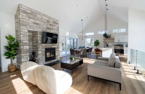 Argenteuil Regional County Municipality Ski Chalet | Private SPA & Sauna | Hiking | Skiing | Perchë