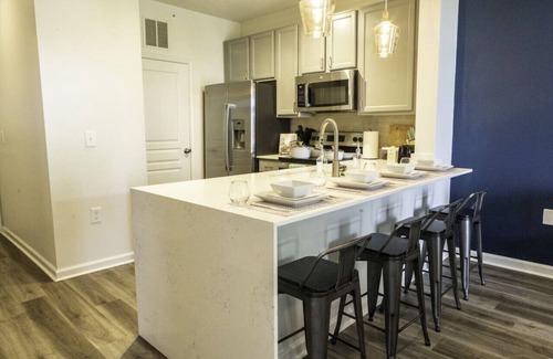 Cary House | Private space min from Downtown