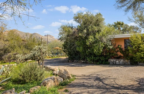 Westward Look Terrace Apartment | Private Studio-Charming Desert Setting W/Mountain Views