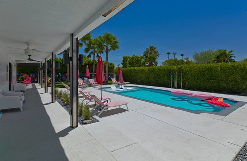 Racquet Club West Apartment | Private Studio in Neon Oasis Compound #4