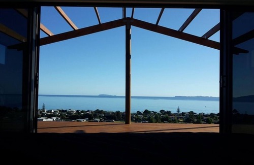 Whangapoua House | Private stunning elevated ocean veiws