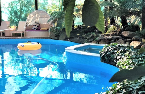 Sutton Forest House | Private Suite in Resort Estate: pool/spa/tennis/billiards/fireplace/sauna/cellar