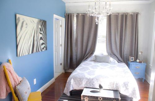 East Little Havana House | Private Suite Mins from MIA Free Parking