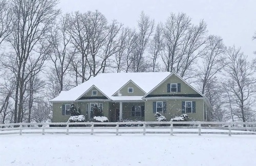 West Liberty House | Private Suite on Eastern Kentucky Farm with Indoor Pickleball Court