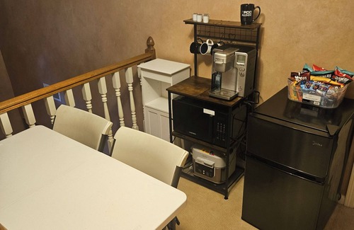 Lakeland Bed & Breakfast | Private Suite on Wooded Lot – Near Memphis & Blue Oval City