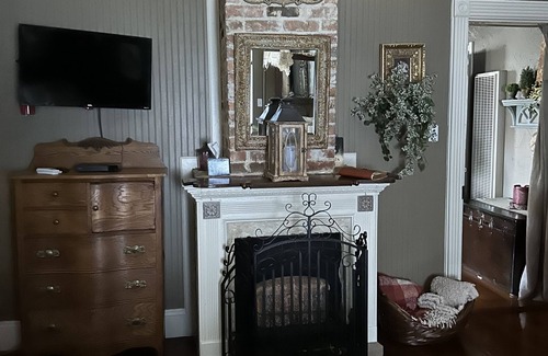 Abbeville House | Private Suite within my Historial Home. Built in 1917.