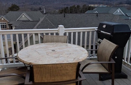 McGaheysville House | Private summer condo with jacuzzi tub; Golf spa water park zip lining