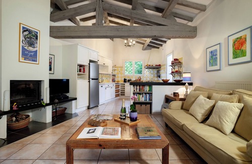 Ceret Villa | Private sunny villa with large heated pool, air-conditioning and river access.