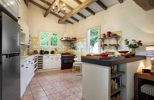 Ceret Villa | Private sunny villa with large heated pool, air-conditioning and river access.