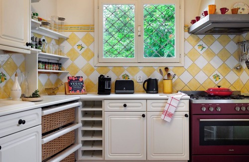 Ceret Villa | Private sunny villa with large heated pool, air-conditioning and river access.