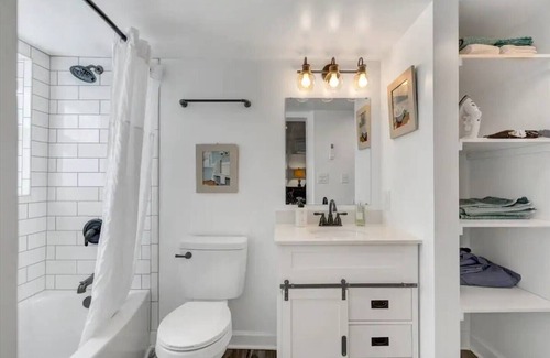 Roanoke Cottage | Private Tranquil Cottage- Close to Hospitals and Pet Friendly!