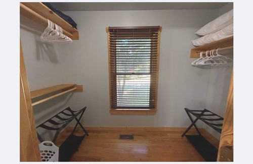 Eagle Mountain House | Private Views/Decks/1 Mile from Gate/8 Mins to Wineries, Private Views/Decks/1 mile to gate/Win