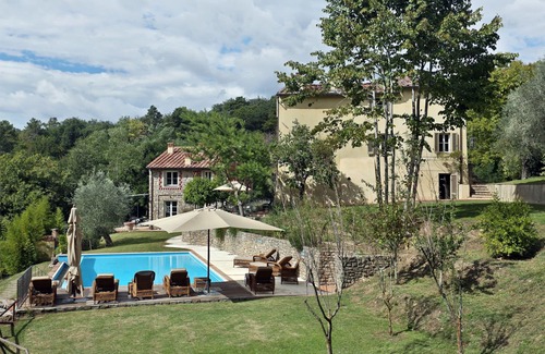 Villabuona Villa | Private Villa with A/C, WIFI, private pool, TV, patio, panoramic view, parking, close to Lucca