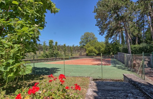 Ponte Buriano Villa | Private Villa with hot tub, private pool, WIFI, TV, pets allowed, panoramic view, close to Arezzo