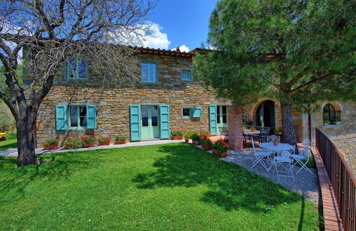 Castiglion Fiorentino Villa | Private Villa with WIFI, A/C, private pool, TV, pets allowed, panoramic view, close to Cortona