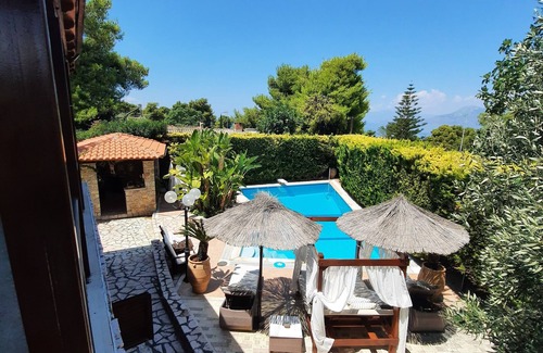 Kato Alepochori Villa | Private Villa with pool near the sea