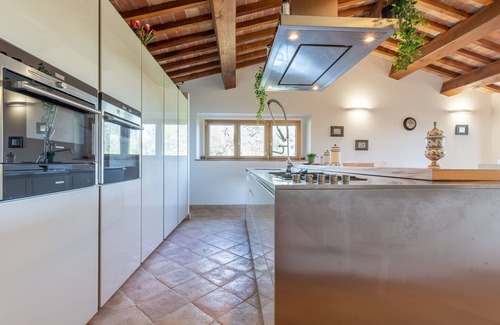 Macerata Villa | Private Villa with private pool, A/C, WIFI, TV, terrace, panoramic view, close to Porto Recanati