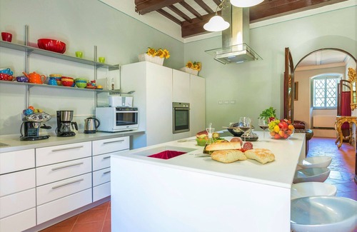 Cortona Villa | Private Villa with private pool, WIFI, A/C, hot tub, TV, patio, panoramic view, close to Cortona