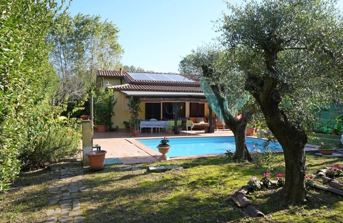 Ameglia Villa | Private Villa with private pool, A/C, WIFI, TV, veranda, pets allowed, parking, close to La Spezia