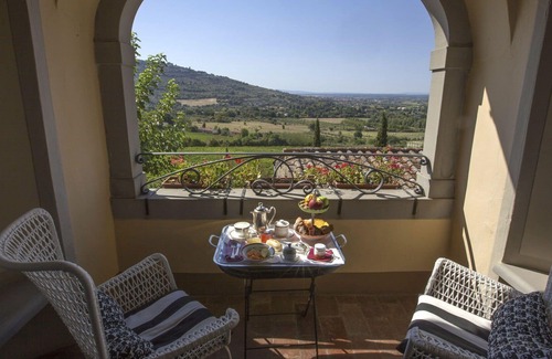 Sodo Villa | Private Villa with private pool, A/C, WIFI, hot tub, TV, panoramic view, parking, close to Cortona