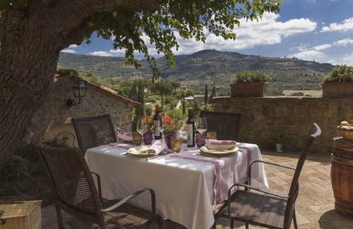 Sodo Villa | Private Villa with private pool, A/C, WIFI, hot tub, TV, panoramic view, parking, close to Cortona