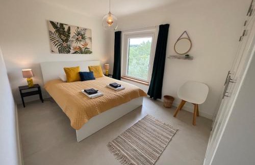 Mafra House | Private Villa with Pool & Jacuzzi, BBQ & Pizzaoven