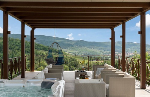 Subbiano Villa | Private Villa with WIFI, A/C, hot tub, private pool, TV, patio, panoramic view, close to Arezzo