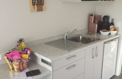 Paroa Apartment | Private warm studio with free wifi and breakfast