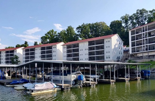 Lakeland Condo | Private Waterfront Condo on Lake Ozark