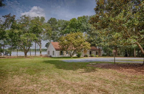 Chestertown House | Private Waterfront Paradise w/Pier - Kayak to Historic Chestertown!
