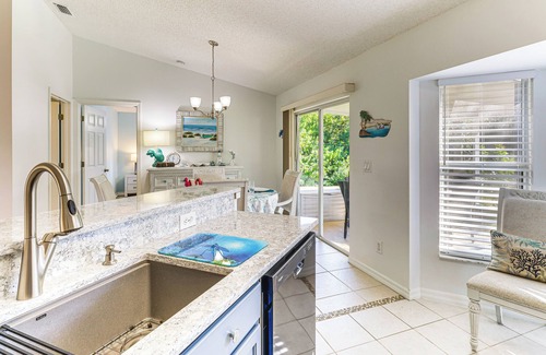 Sebastian Highlands House | Private Yard & Screened Patio: Sunny Sebastian Gem