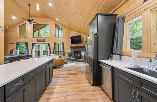 Cleveland Cabin | Prized Gem - Spa-like Retreat in the Heart of Nature!