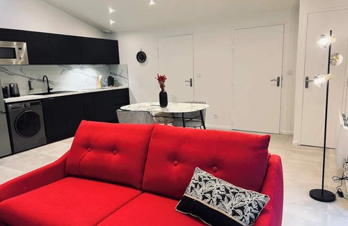 Charbonnieres-les-Bains Apartment | Proche de Toutes Commodités