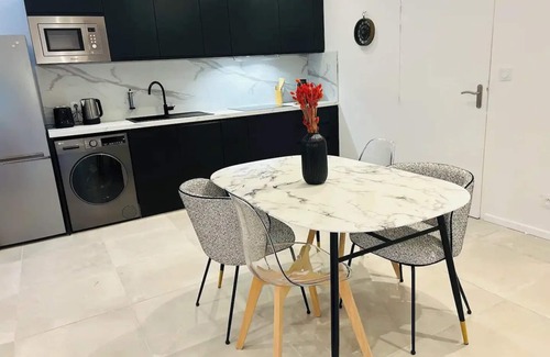 Charbonnieres-les-Bains Apartment | Proche de Toutes Commodités