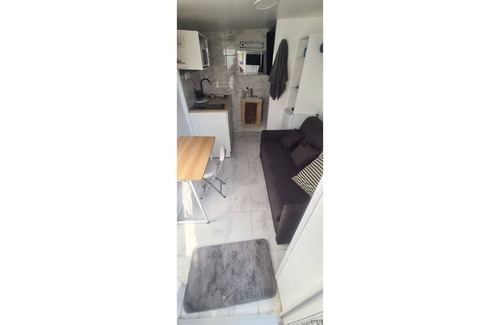 Bobigny Apartment | Proche Métro, Studette Indépendante Avec Extérieur