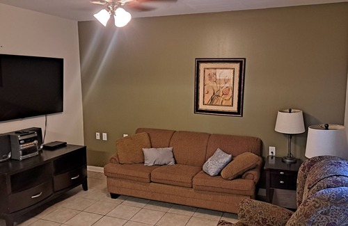 Florence Apartment | Professionals Welcome. King Bed With Pool Access